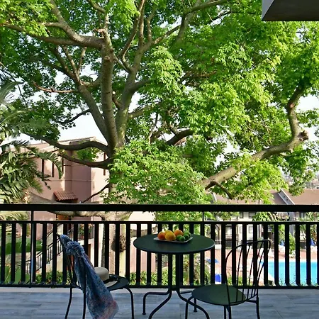 לינה וארוחת בוקר Amaranda 4*